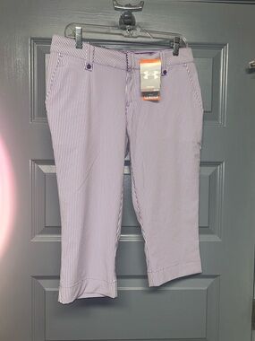 Under Armour performance ladies golf capris. Purple/white  stripe. NWT Size 6